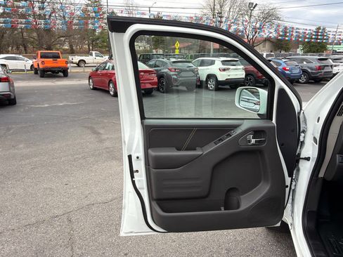 Used 2020 Nissan Frontier PRO-4X w/ Pro-4x Utility Package image 18