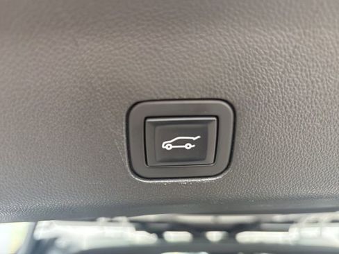 Used 2023 Chevrolet Tahoe RST image 33