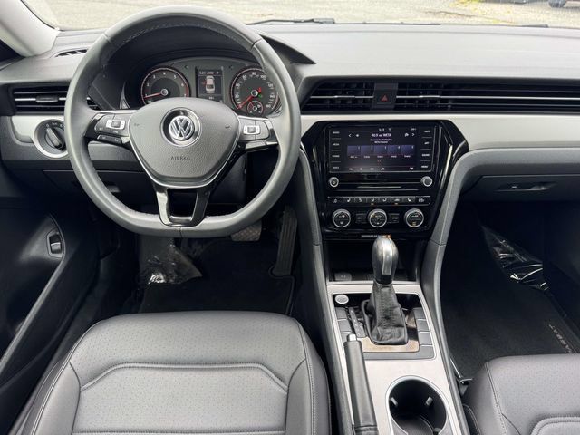 Used 2022 Volkswagen Passat 2.0T SE FWD image 16