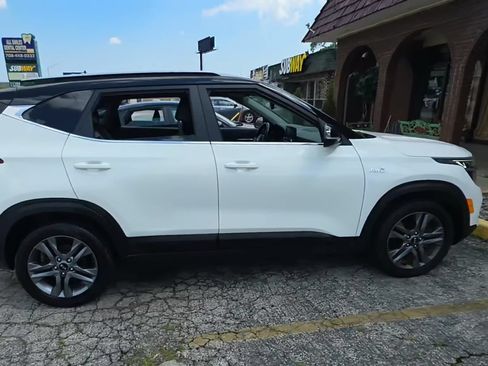 Used 2021 Kia Seltos S AWD/4WD image 1