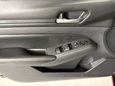 Used 2024 Nissan Altima 2.5 SV FWD image 37