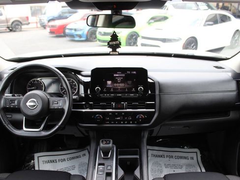 Used 2025 Nissan Pathfinder SV FWD image 22
