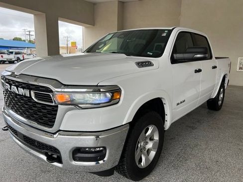 Used 2025 RAM 1500 Big Horn AWD/4WD image 3