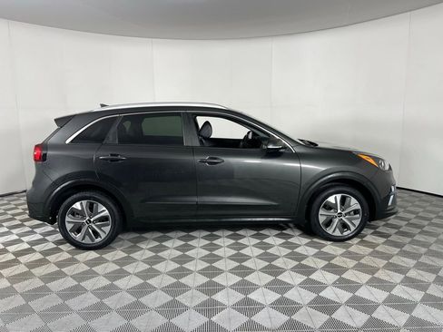 Used 2022 Kia Niro EX Premium w/ Cold Weather Package image 3
