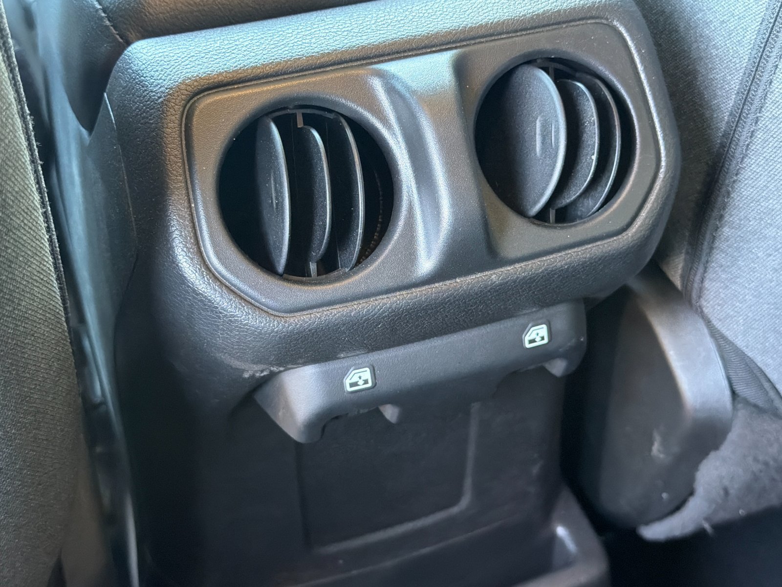 Used 2024 Jeep Wrangler Unlimited AWD/4WD image 35