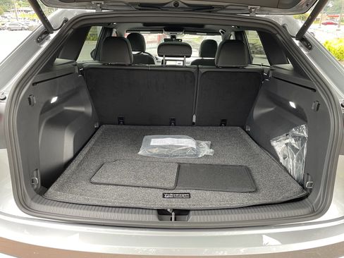 New 2026 Volkswagen Atlas Cross Sport SEL R-Line image 9