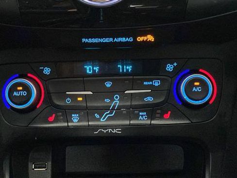 Used 2018 Ford Focus SEL w/ Cold Weather Package FWD image 18