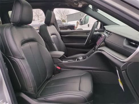 New 2025 Jeep Grand Cherokee Limited image 22