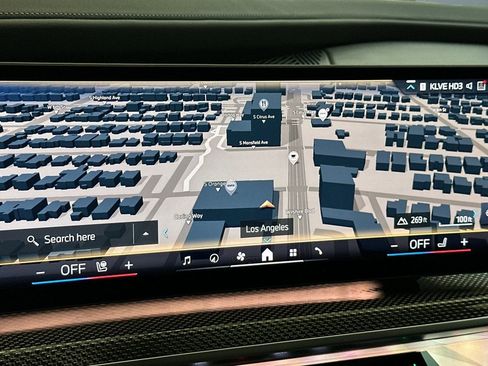 Used 2023 BMW 740i image 23