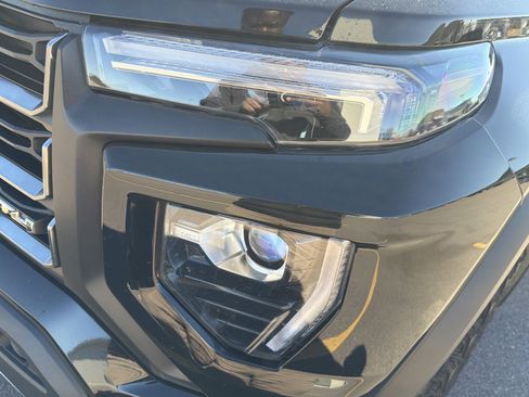 Used 2023 GMC Canyon AT4 w/ AT4 Premium Package image 9