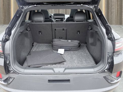 Used 2023 Volkswagen ID.4 Pro S image 5