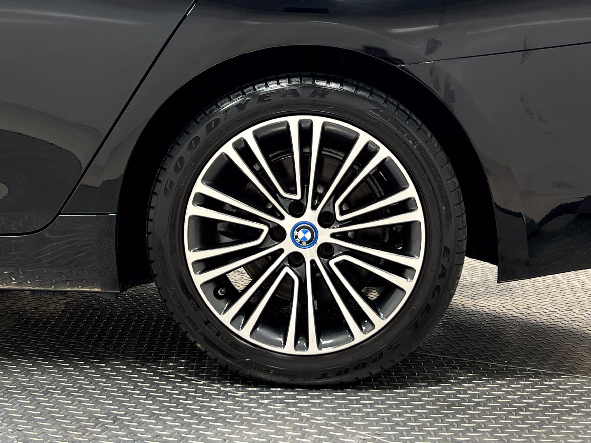 Used 2018 BMW 530e xDrive AWD/4WD image 36