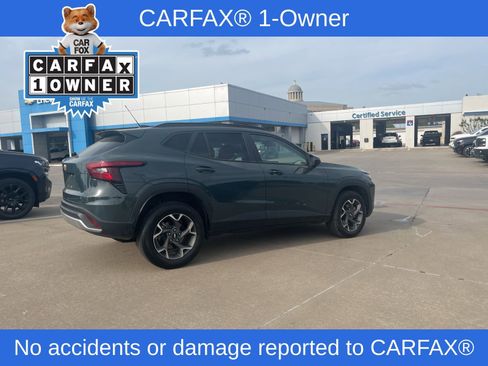 Used 2025 Chevrolet Trax LT w/ Driver Confidence Package FWD image 2