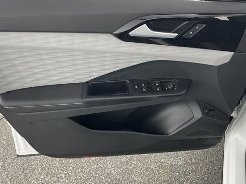 Used 2024 Volkswagen Taos S image 34