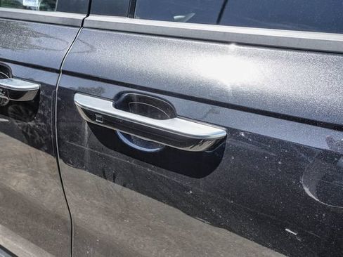 Certified 2024 Kia Carnival LX FWD image 11
