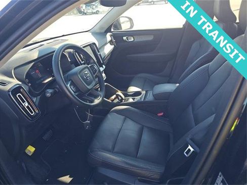 Certified 2025 Volvo XC40 B5 Core image 2