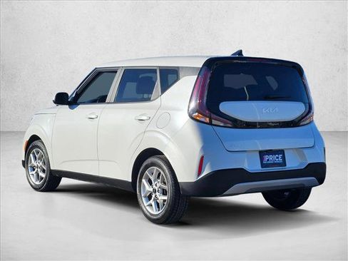 Used 2023 Kia Soul LX w/ LX Technology Package image 7