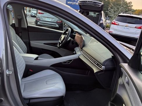 Used 2023 Hyundai Elantra Limited FWD image 18