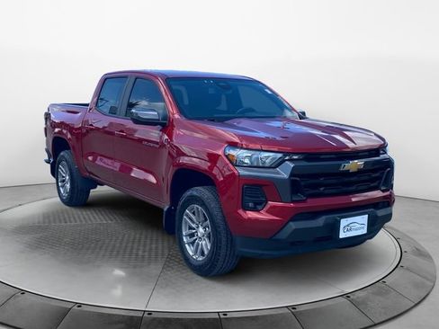 Used 2023 Chevrolet Colorado LT w/ LT Convenience Package II AWD/4WD image 7