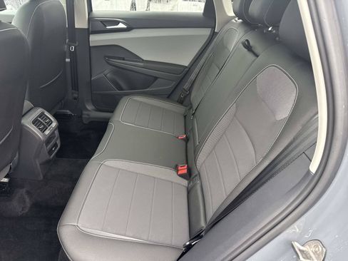Certified 2023 Volkswagen Taos SE w/ Panoramic Sunroof Package AWD/4WD image 17