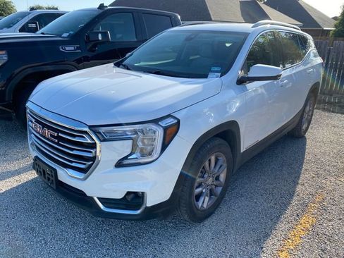 Used 2024 GMC Terrain SLT FWD image 2