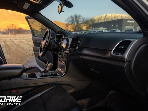 Used 2021 Jeep Grand Cherokee Laredo X image 10