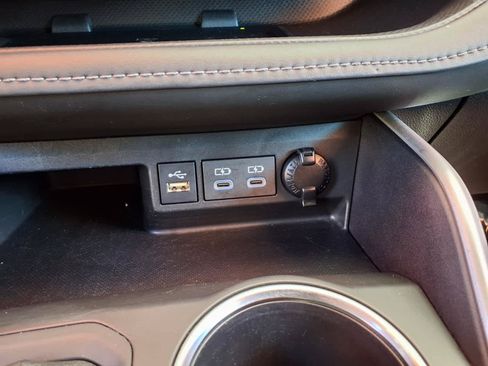 Certified 2024 Toyota Highlander XLE FWD image 28