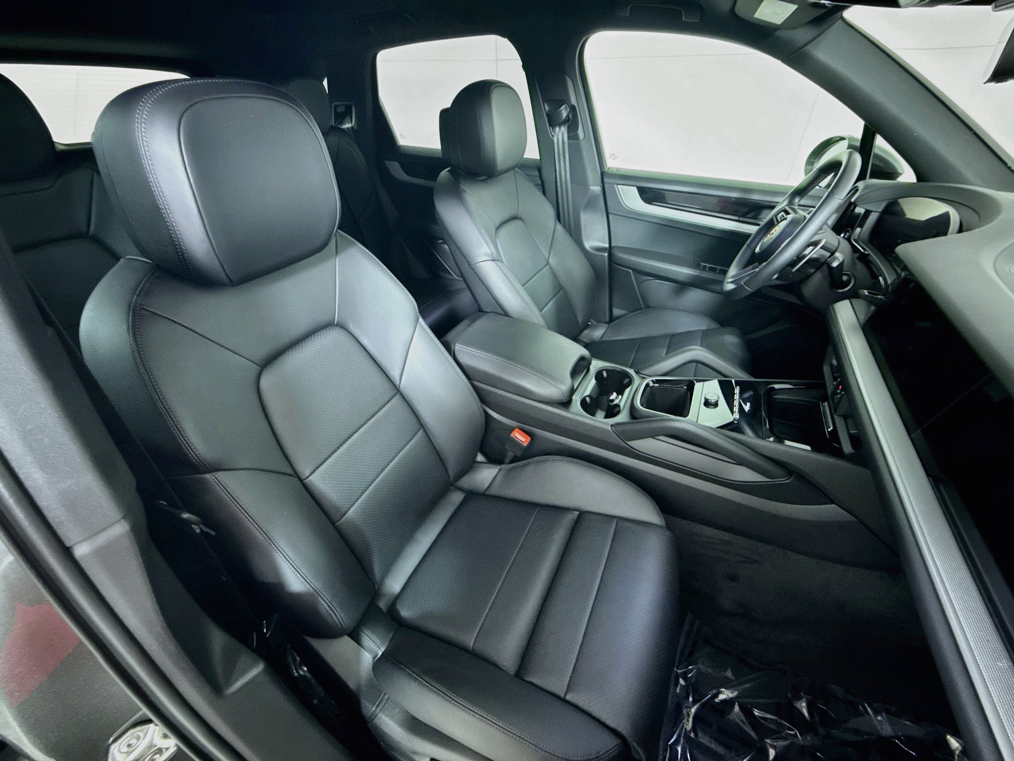 Certified 2024 Porsche Cayenne AWD/4WD image 27
