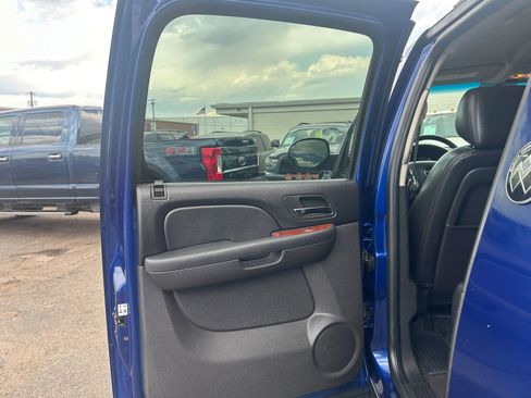 Used 2013 Chevrolet Avalanche LT image 32