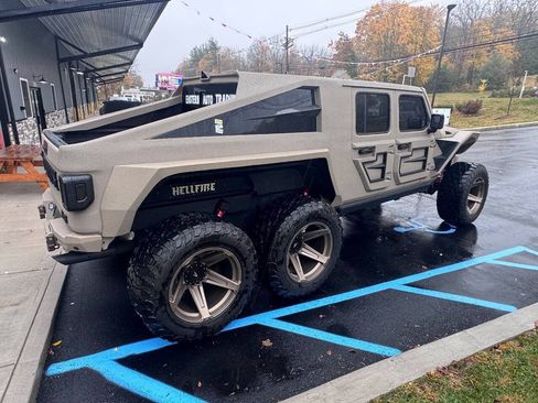 Used 2025 Jeep Gladiator Sport AWD/4WD image 4