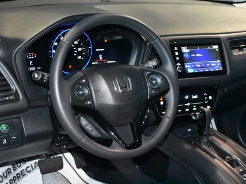 Used 2019 Honda HR-V Touring image 2