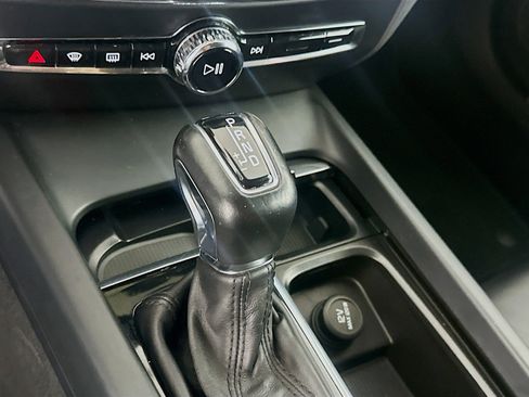 Used 2020 Volvo S60 T5 Momentum image 21