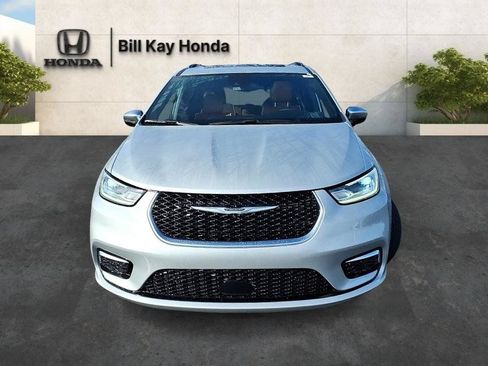 Used 2026 Chrysler Pacifica Pinnacle FWD image 8