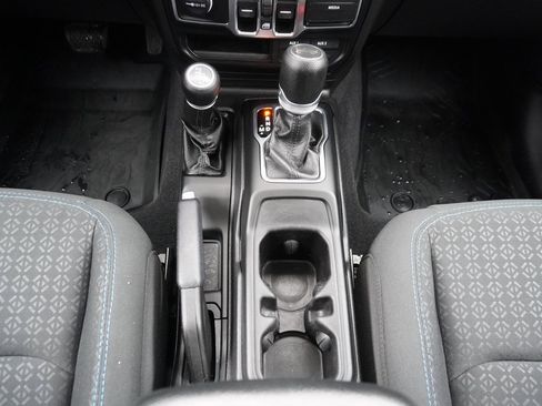 Used 2021 Jeep Wrangler Unlimited Islander image 25