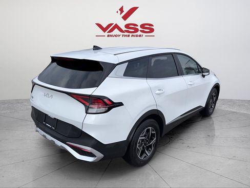 Used 2025 Kia Sportage LX image 5