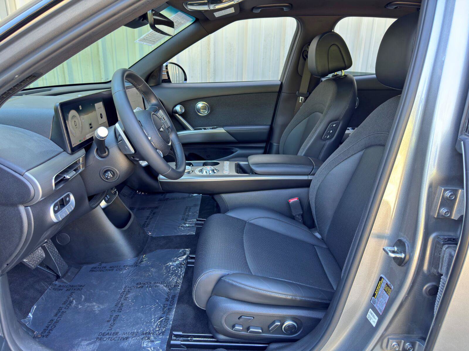 Used 2025 Genesis GV60 RWD image 17