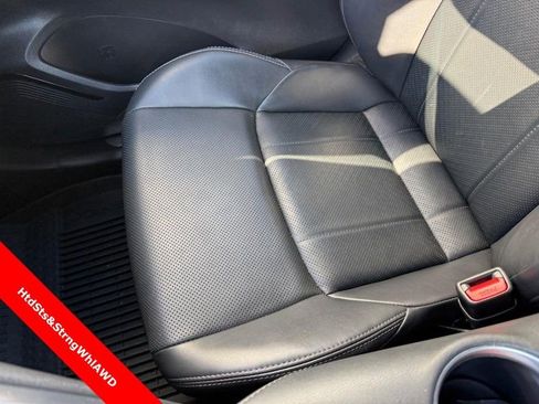 Used 2023 Toyota Venza Limited AWD/4WD image 27