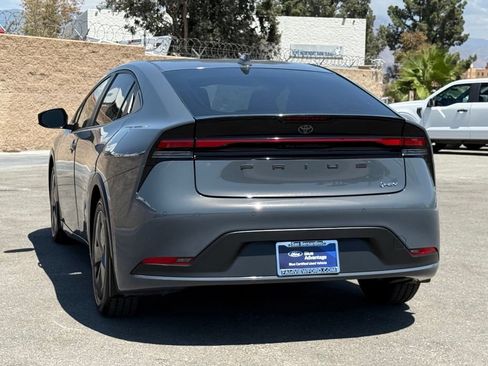 Used 2025 Toyota Prius LE FWD image 5