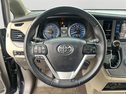 Used 2017 Toyota Sienna XLE w/ XLE Navigation Package image 12