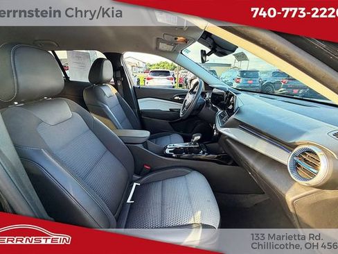 Used 2025 Chevrolet Trax LT FWD image 29