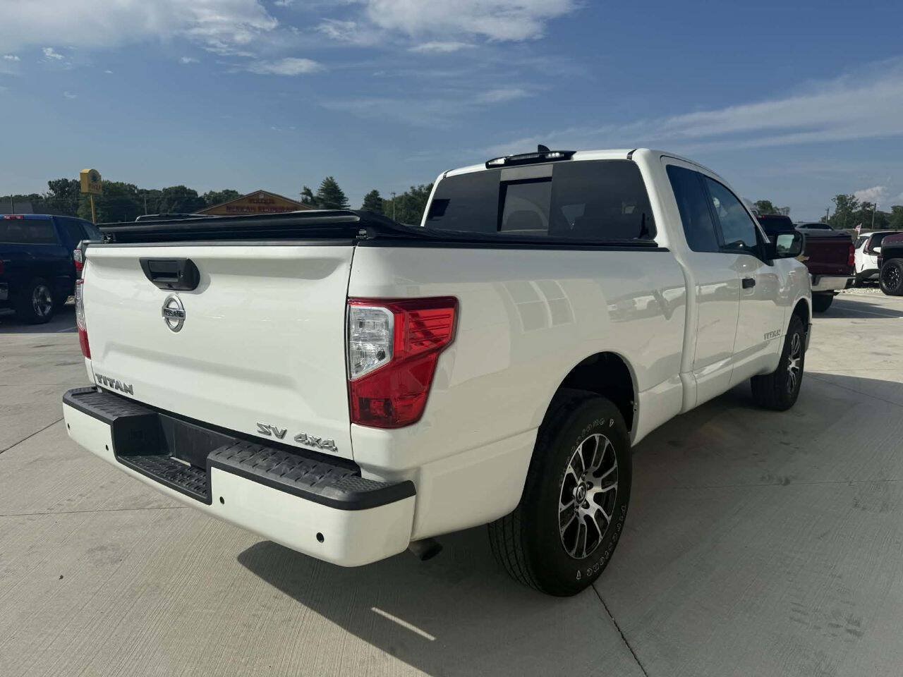 Used 2022 Nissan Titan SV AWD/4WD image 6