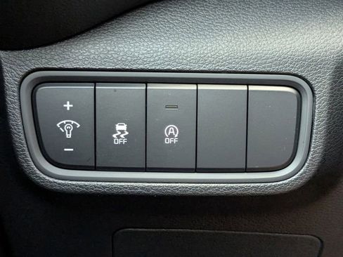 Certified 2025 Kia Soul LX w/ LX Technology Package FWD image 28