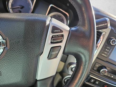 Used 2019 Nissan Titan SL image 19