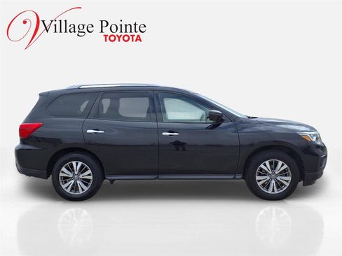Used 2020 Nissan Pathfinder SL image 9
