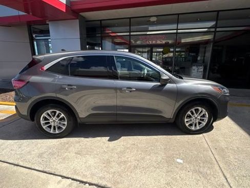 Used 2022 Ford Escape SE w/ Convenience Package FWD image 2