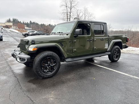 Used 2021 Jeep Gladiator Sport image 30