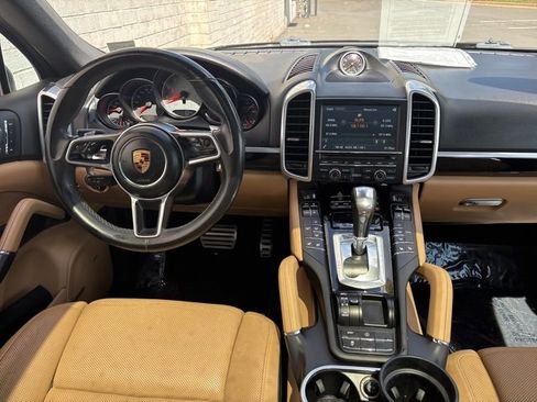 Used 2016 Porsche Cayenne S image 25