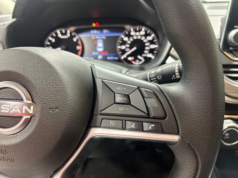 Used 2025 Nissan Altima 2.5 SV FWD image 21