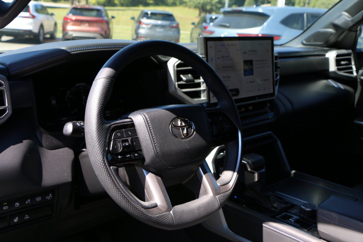 Used 2023 Toyota Sequoia Platinum AWD/4WD image 19