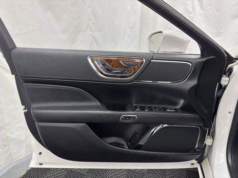 Used 2017 Lincoln Continental Reserve w/ Technology Package image 17